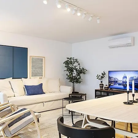 Lägenhet Saldanha Spacious With Ac Terrace And Garage Lisboa