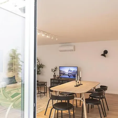 Апартаменты Saldanha Spacious With Ac Terrace And Garage