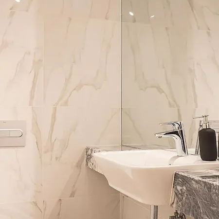 Апартаменты Saldanha Spacious With Ac Terrace And Garage