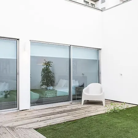 Апартаменты Saldanha Spacious With Ac Terrace And Garage *